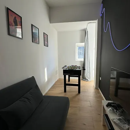 Spacious 4 Apartment, 8min Walk To Old Town, Free Parking, New *