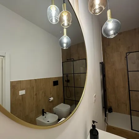 Spacious 4 Apartment, 8min Walk To Old Town, Free Parking, New 公寓 *