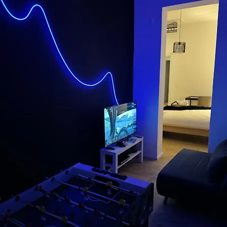 Daire Spacious 4 Apartment, 8min Walk To Old Town, Free Parking, New