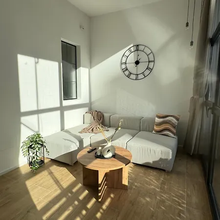 Spacious 4 Apartment, 8min Walk To Old Town, Free Parking, New Bari