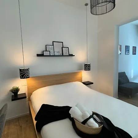 Daire Spacious 4 Apartment, 8min Walk To Old Town, Free Parking, New